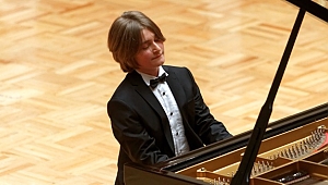 Tuna Bilgin St. Petersburg'da Mariinsky'deydi