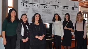 Gökyay Satranç Müzesi 'nde 4 ve 6 el piyano