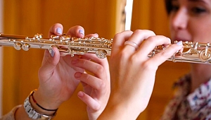 Yersiz kalan müzik öğrencilerine kim kapılarını açtı?
