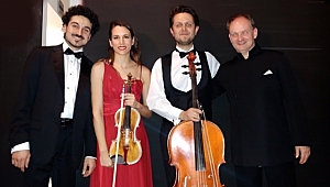 Do Majör şiir ve Strauss’un aynası