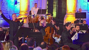 Efes Celsus'ta Beethoven ve Saygun tınıları...