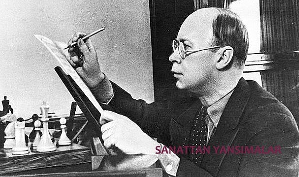 Apolitik Bir Politikacı : Prokofiev
