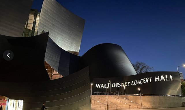 Los Angeles'ta Depremzedeler Anısına Verdi Requiem