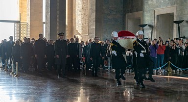 DÇK Üyeleri Anıtkabiri Ziyaret Etti