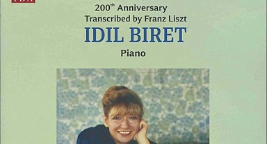 İdil Biret, Yeni LP Dizisiyle "Buradayım" Diyor...