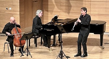 Emirhan Tuğa ve Bach'a Saygı Duruşu