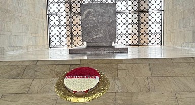 Anıtkabir'de Sunulan Sanatsal Saygı